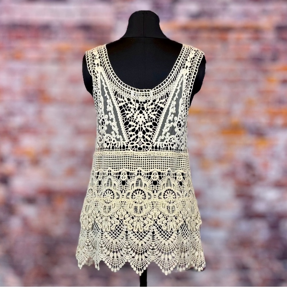 Sz S/M Simply Noelle Sheer Cream Lace Top